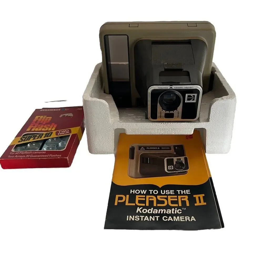 Vintage Pleaser II Kodamatic Kodak Instant Camera With Original Box & Flash